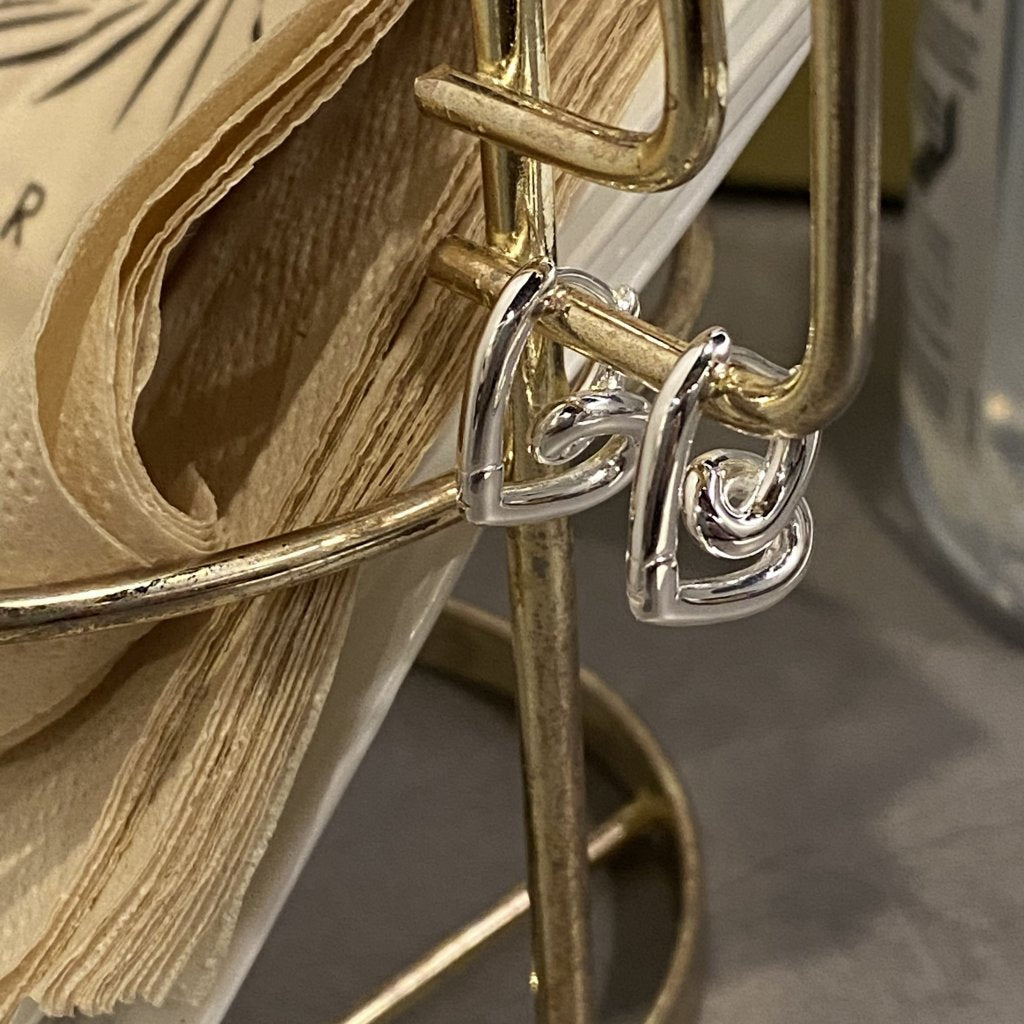 E1111 Heart Hoop Earrings