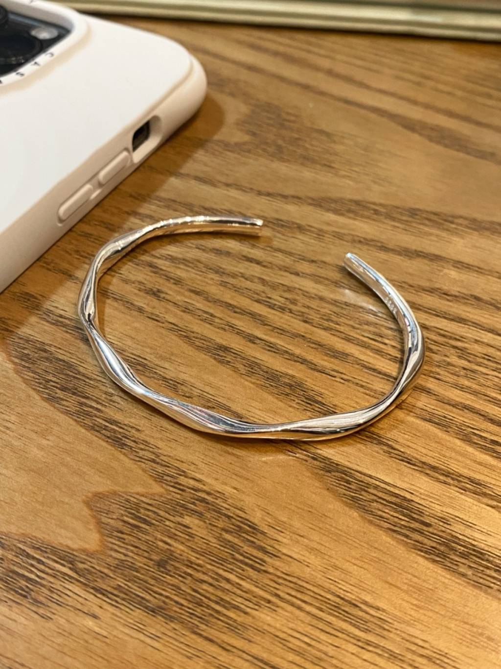 B1317 Twisted Bangle