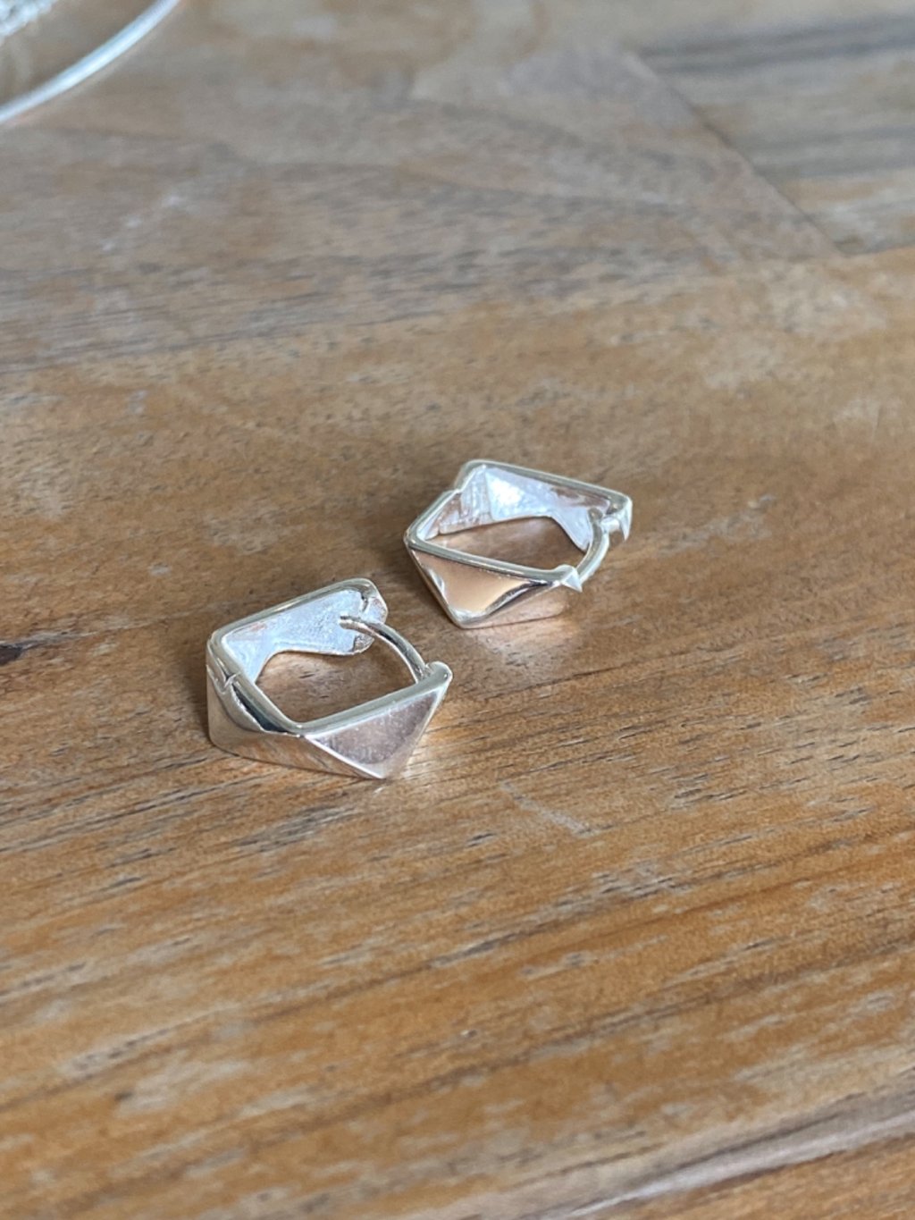 E1352 Square Cut Earrings
