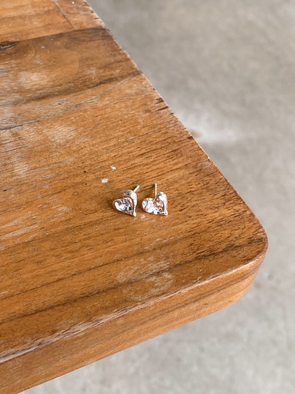 E1354 Irregular Heart Earrings