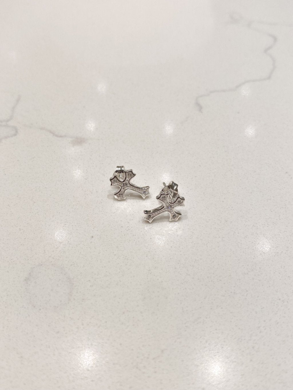 E1372 White Cubic Zirconia Cross Earrings
