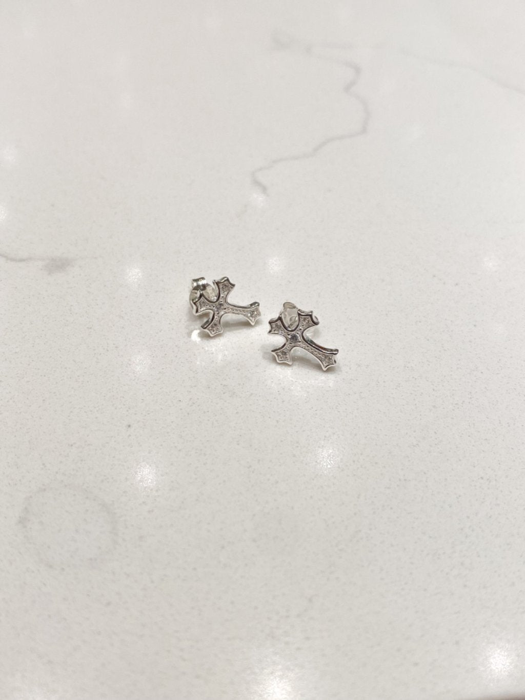 E1372 White Cubic Zirconia Cross Earrings