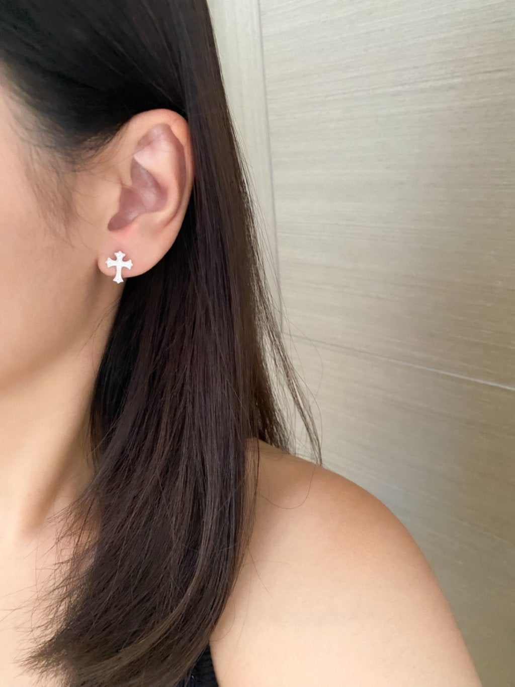 E1372 White Cubic Zirconia Cross Earrings