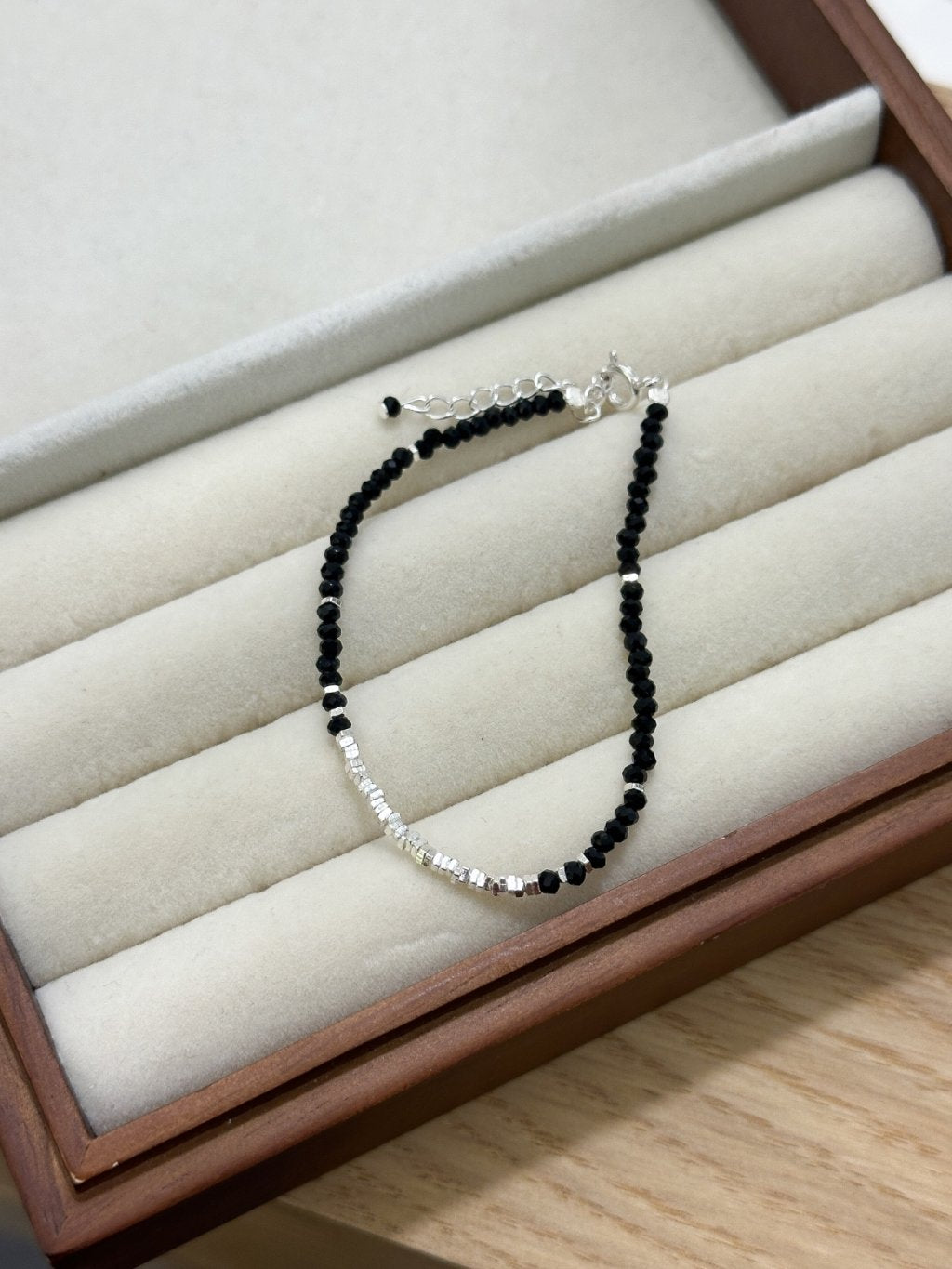 B1460 Black Point Crushed Silver Bracelet