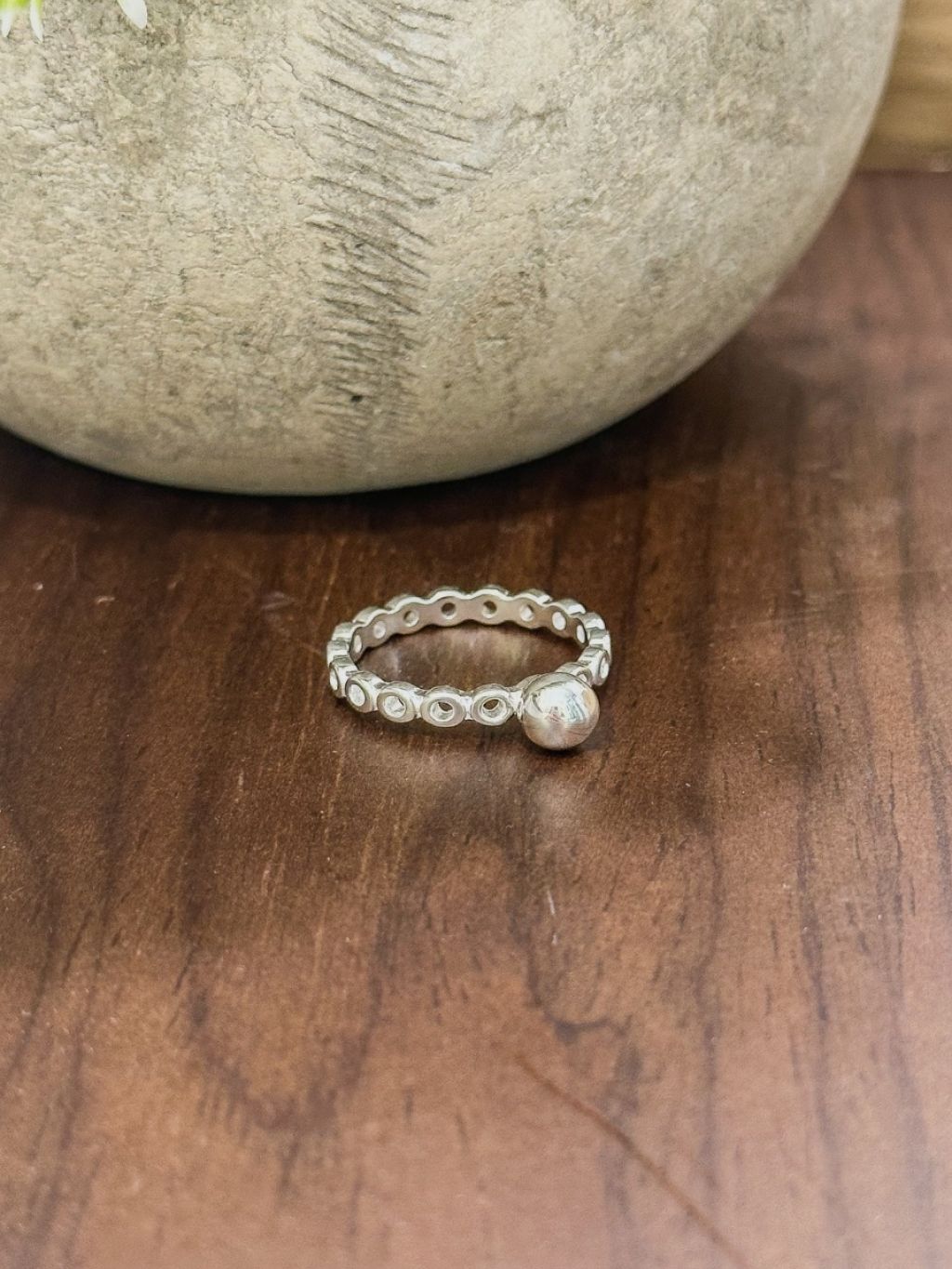 R1673 Beaded Hollow Ring