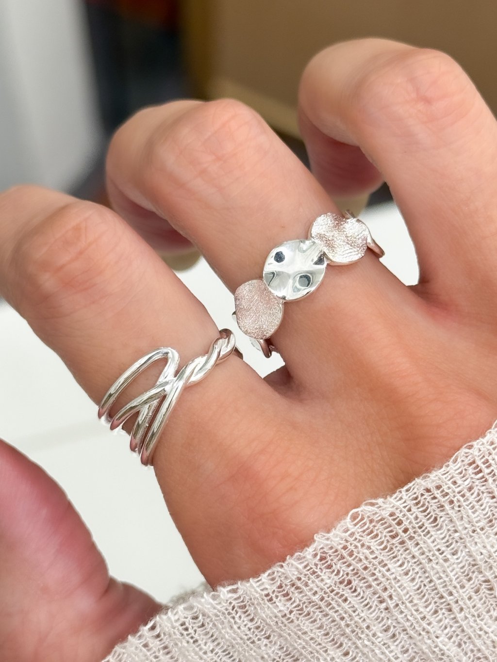 R1691 Multi-Layered Linear Right Twist Knot Ring