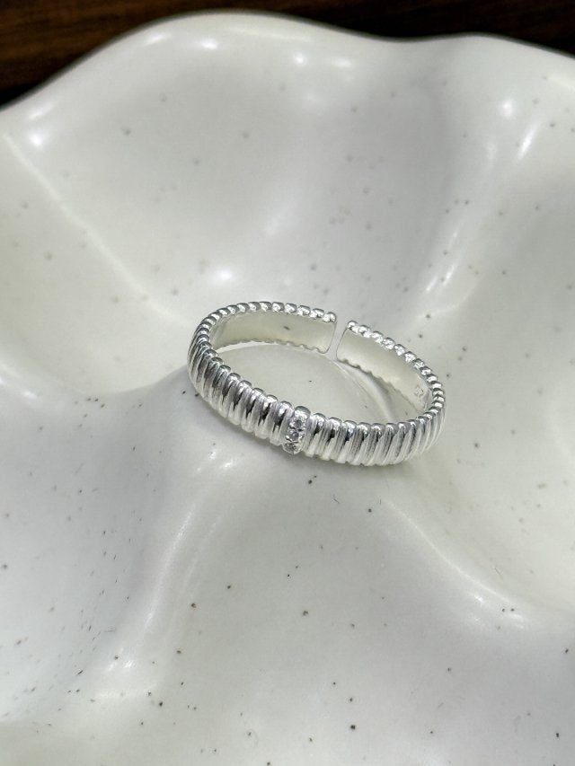 R1709 Sterling Silver Ring with Small Zircon Details