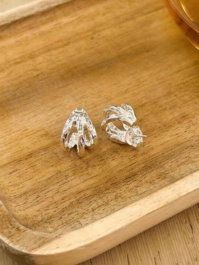 E1468 Three-Prong Twisted Sterling Silver Stud Earrings