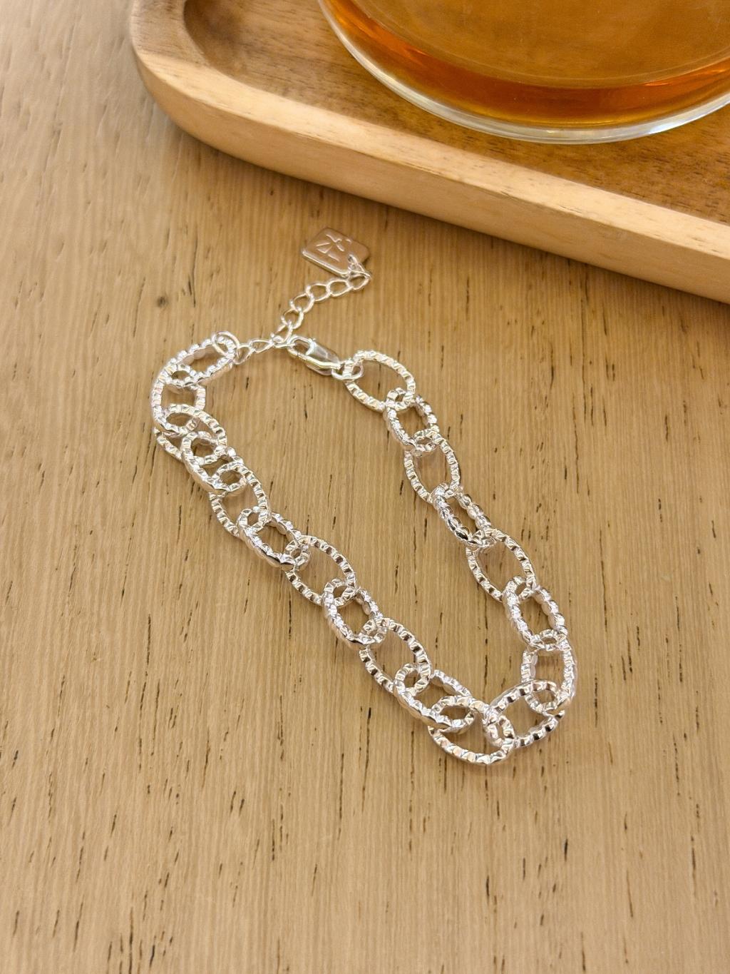 B1536 Dotted Oval Chain Bracelet