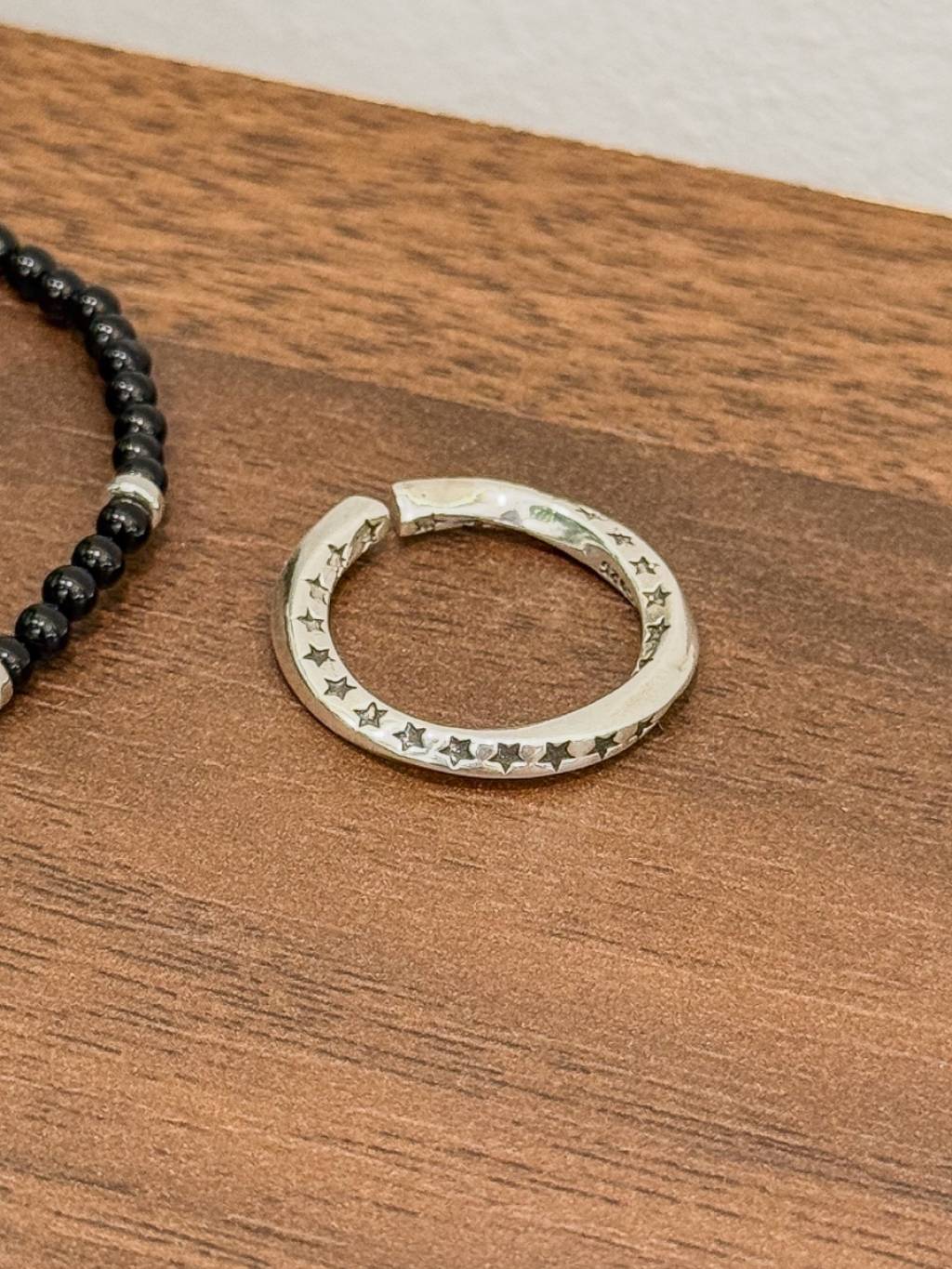 R1755 Twisty antique star ring