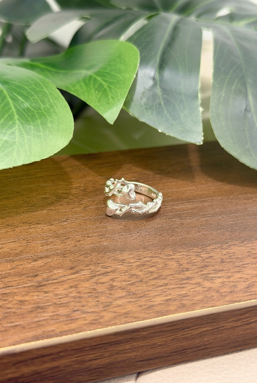R1761 Sterling Silver Open Heart Thorn Ring