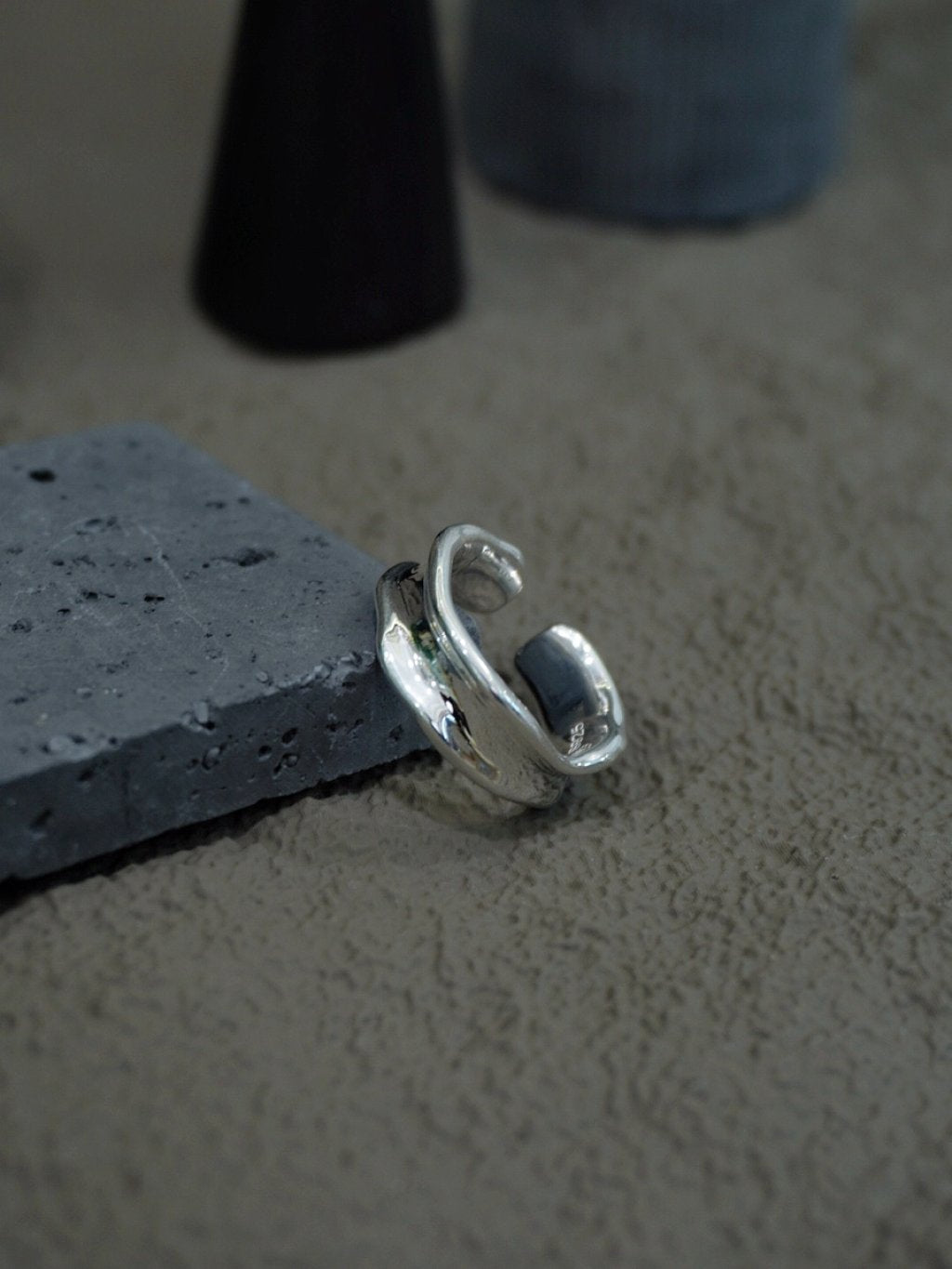 R1776 Thick Glossy Rough-Textured Ring