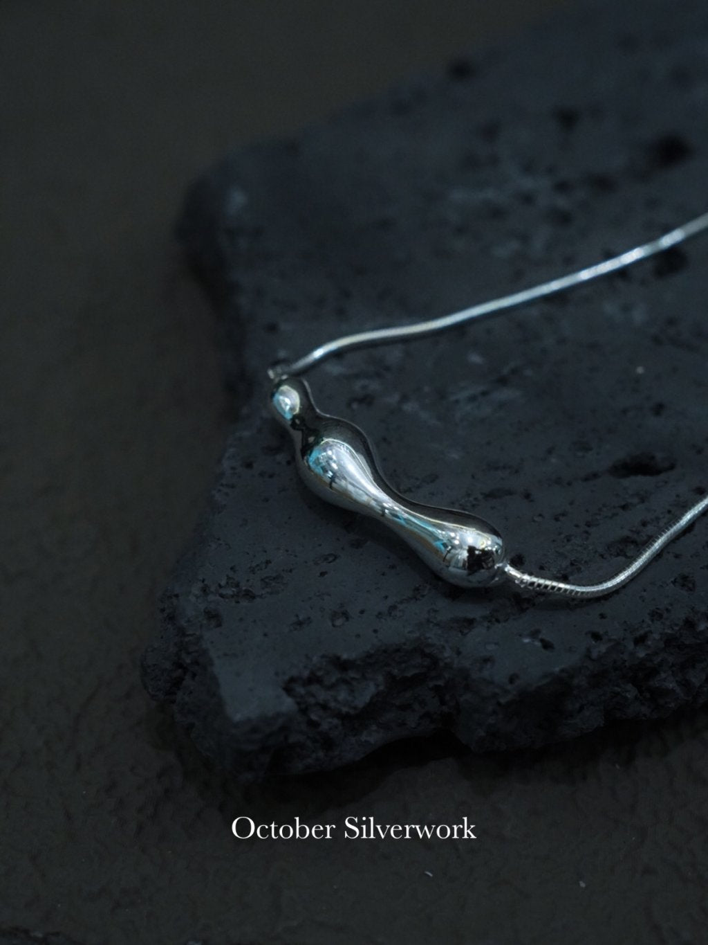 N1357 Geometric Wave Solid Necklace