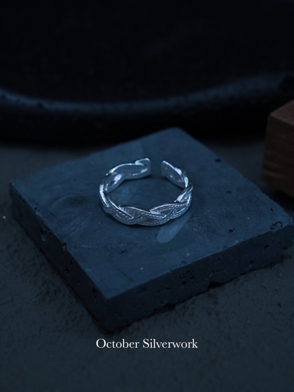 R1789 Textured Woven Ring