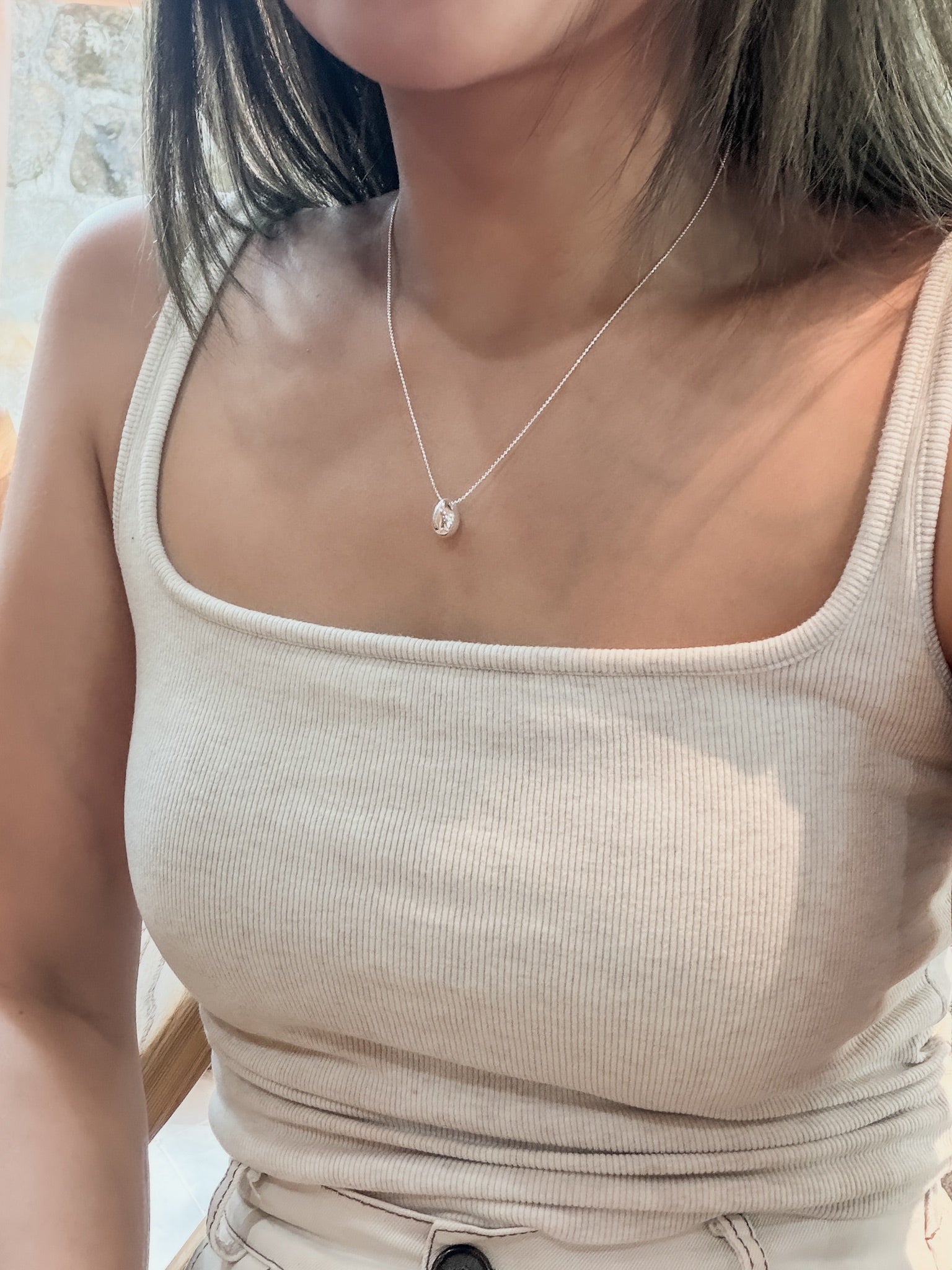 N1372 Egg-shaped Pendant Necklace