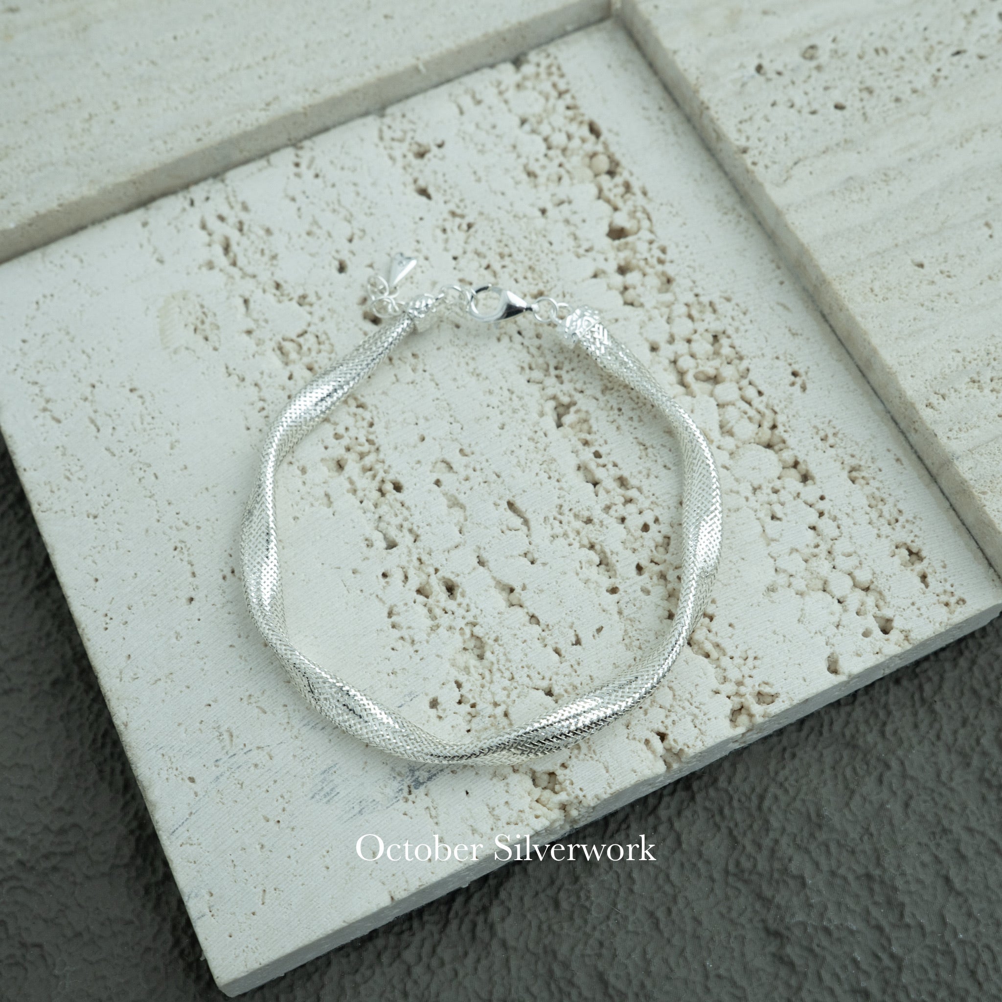 B1580 Wavy Semi-Rigid Bracelet