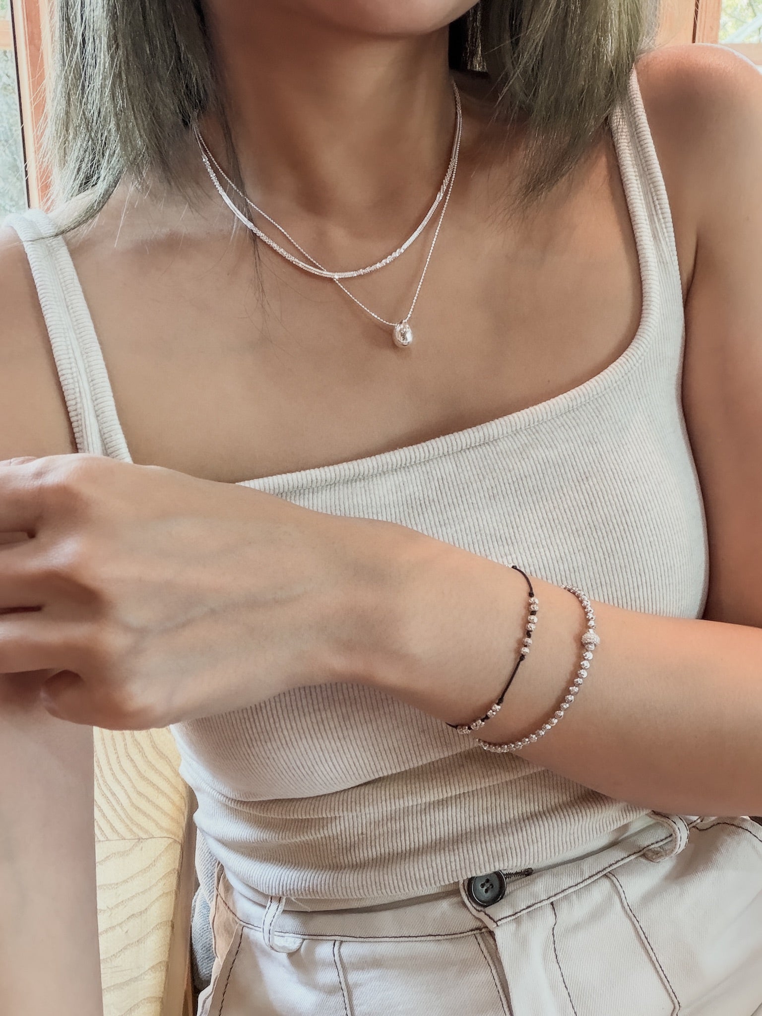 N1372 Egg-shaped Pendant Necklace
