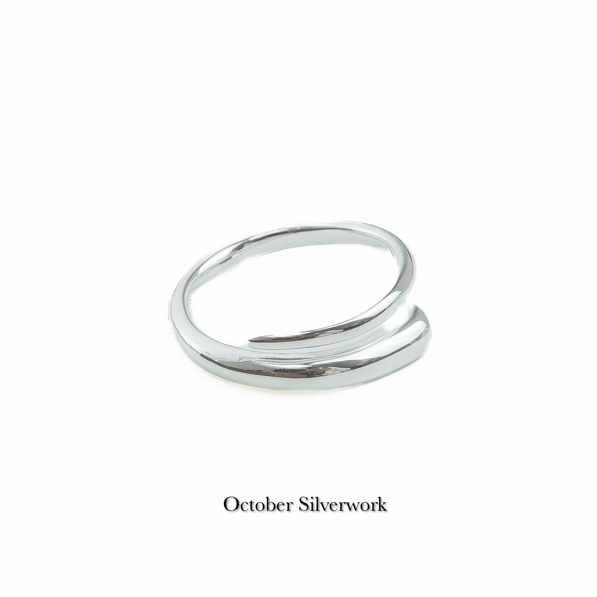 R1797 Round-body streamlined stackable ring